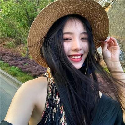 一杯咖啡与新穿的鞋子